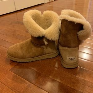 Gently-used UGG Bailey Button Boots size 7